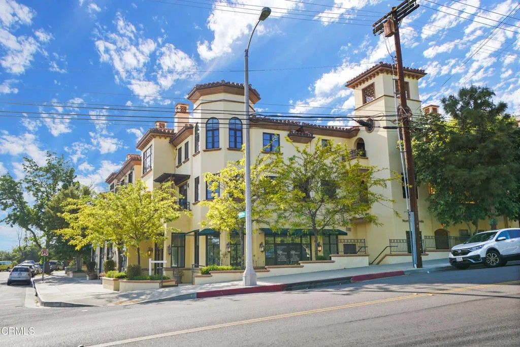 Photo of 985 N Michillinda Avenue #207, Pasadena, CA 91107 (MLS # P1-25957)