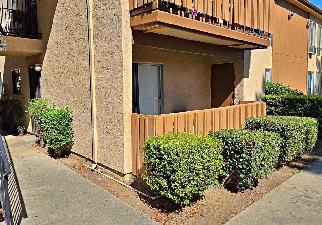 Photo of 1051 Rock Springs Rd #137, Escondido, CA 92026 (MLS # 250040777)