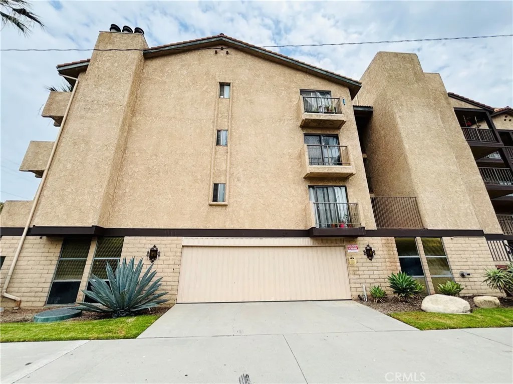 303 E 9th 304