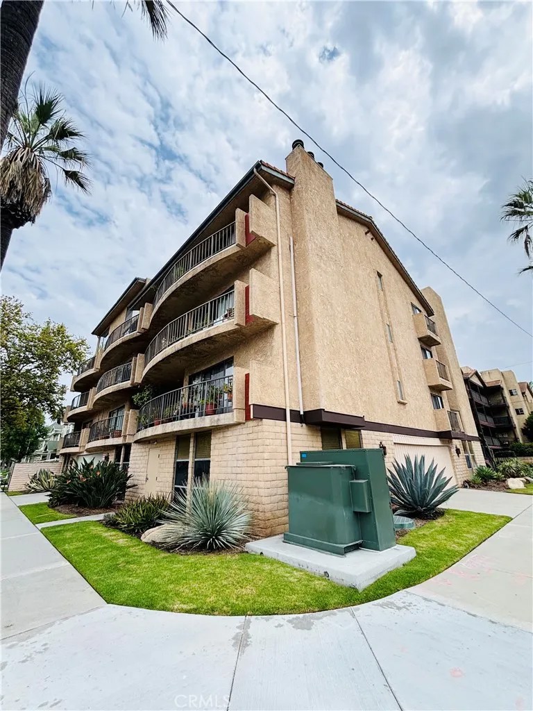 303 E 9th 304