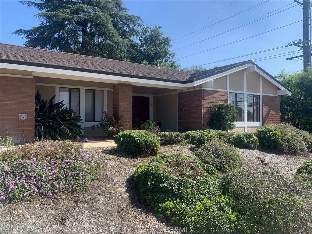 Photo of 2114 Forbes Ave, Claremont, CA 91711 (MLS # TR25280200)