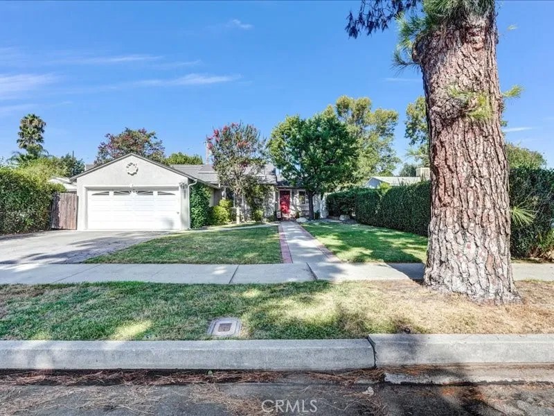 6923 Comanche Avenue