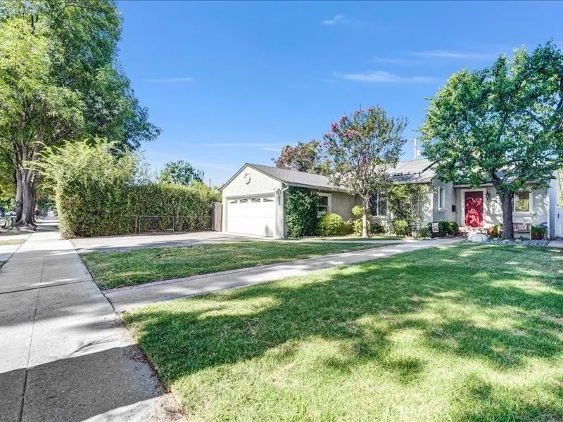6923 Comanche Avenue