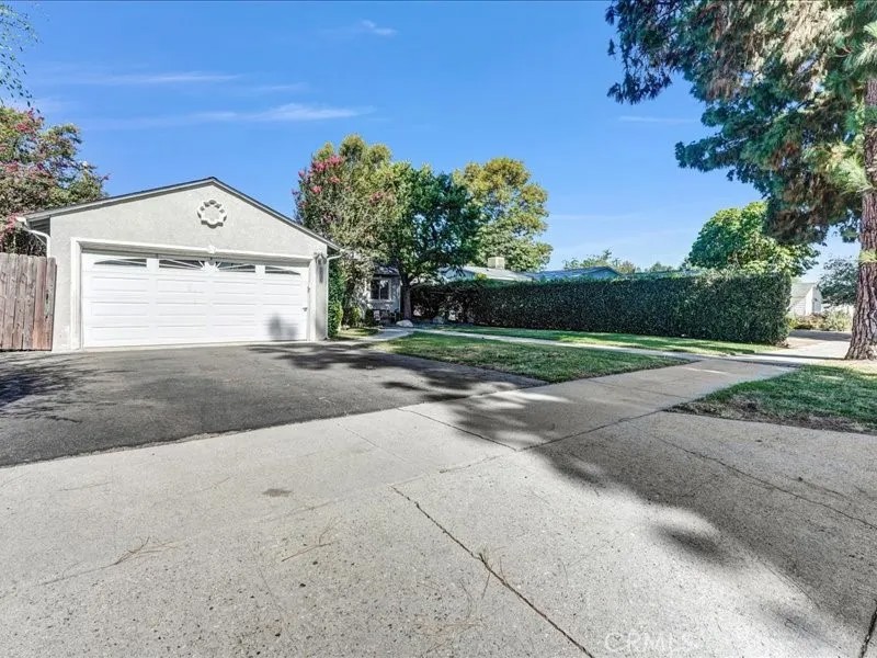 6923 Comanche Avenue