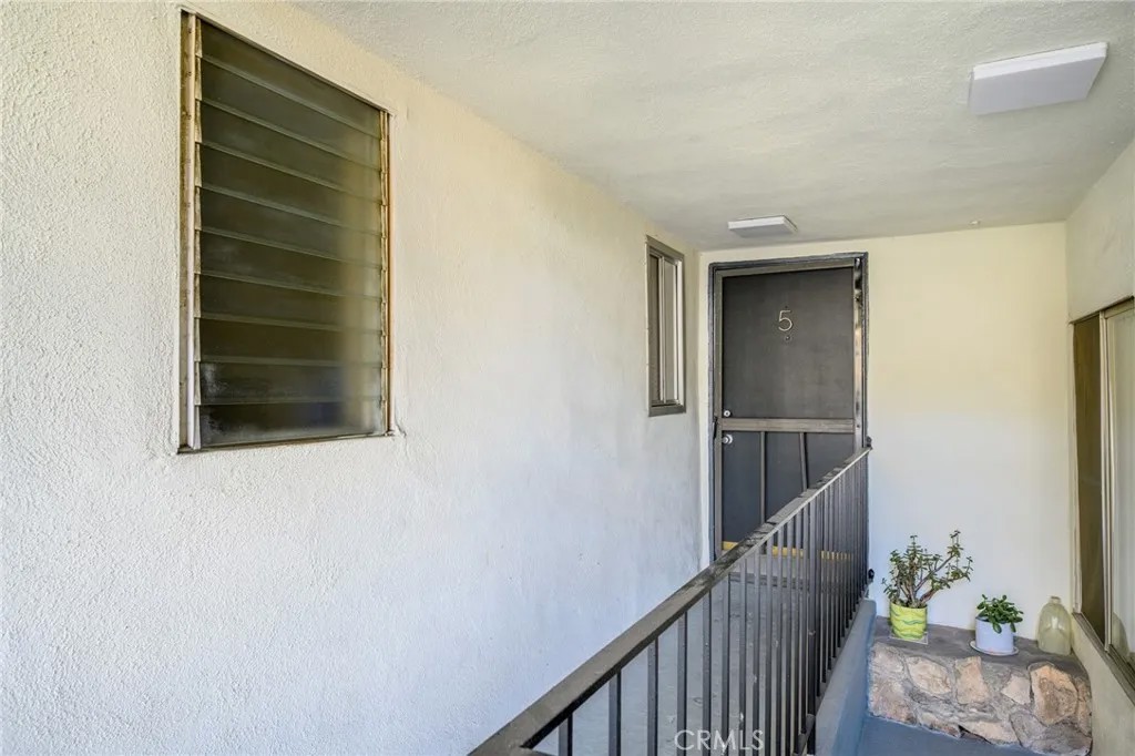 1025 E Lomita Avenue 5