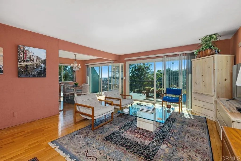 301 W Brookes Avenue