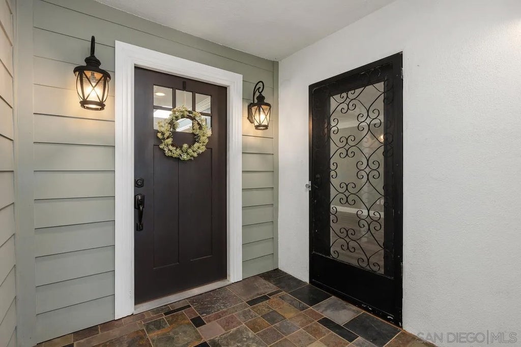 Photo of 1933 Golden Circle, Escondido, CA 92026 (MLS # 260024474)