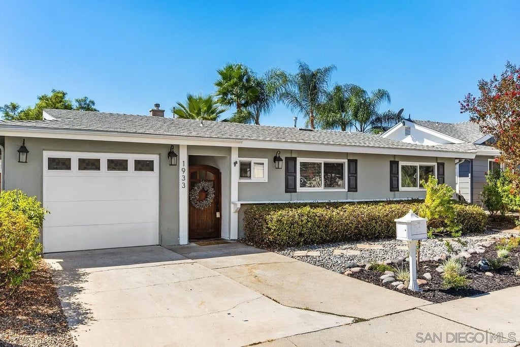 Photo of 1933 Golden Circle, Escondido, CA 92026 (MLS # 260024474)