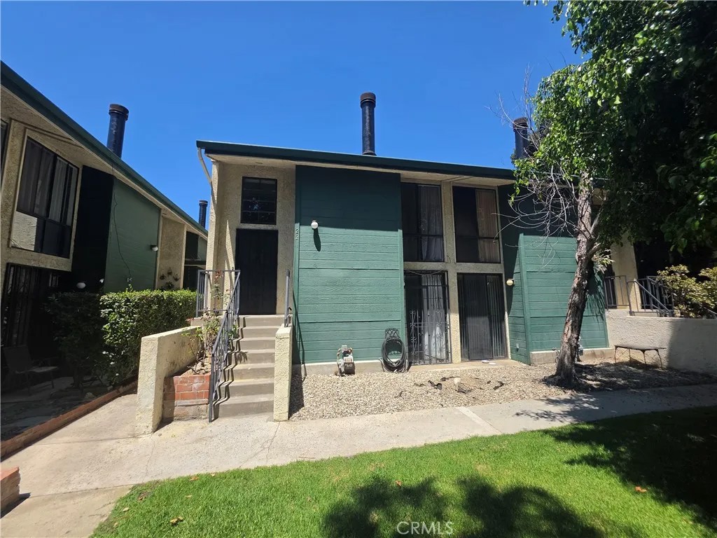 11107 Arminta Street 22