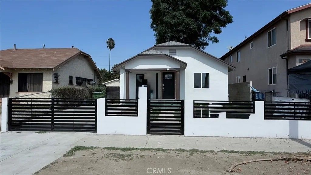 Photo of 155 E 84th Street, Los Angeles, CA 90003 (MLS # IV26036863)
