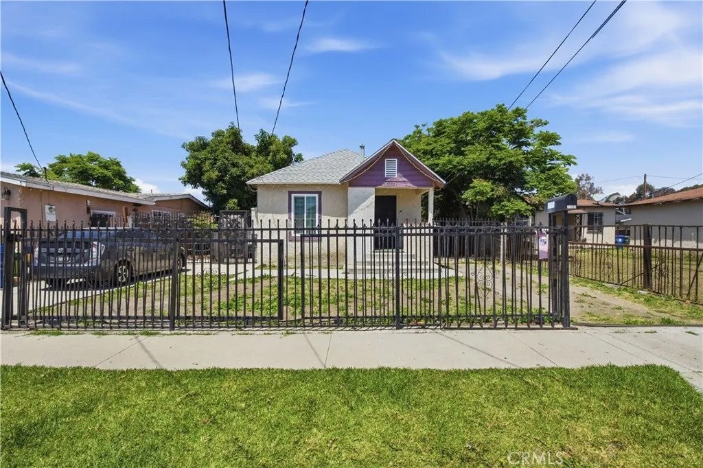 11707 Antwerp Ave