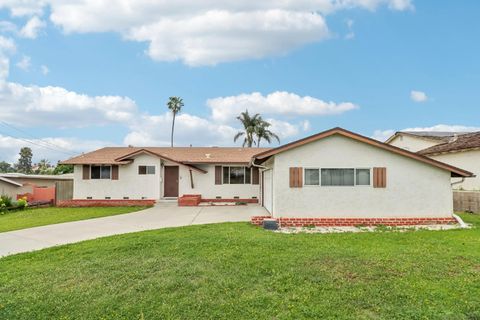 Photo of 516 Carla Ave, Chula Vista, CA 91910 (MLS # 260005324)