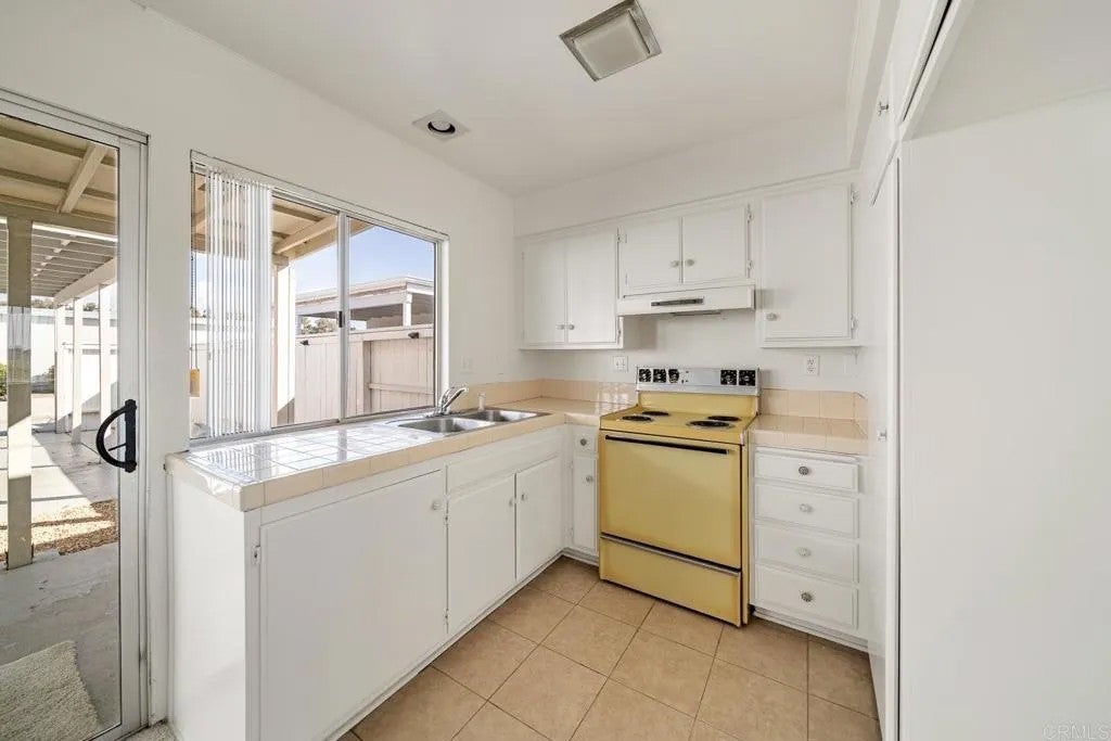 3875 Vista Campana South 10