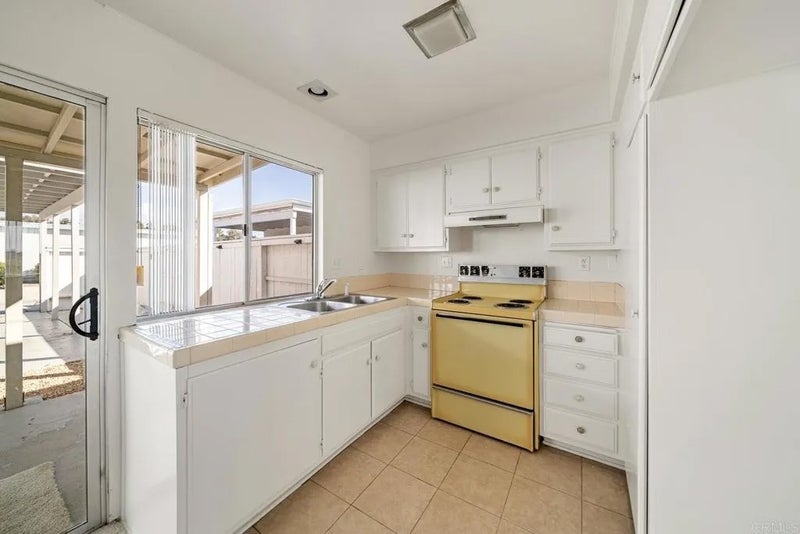 3875 Vista Campana South 10