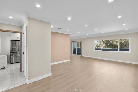 Photo of 1126 N Central Ave #101, Glendale, CA 91202 (MLS # SR26023632)