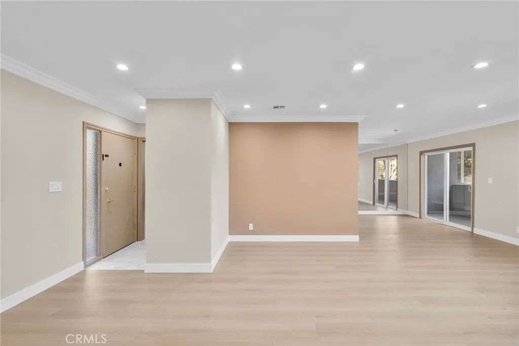 Photo of 1126 N Central Ave #101, Glendale, CA 91202 (MLS # SR26023632)