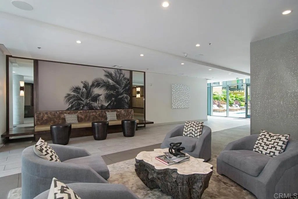 889 Date Street 324