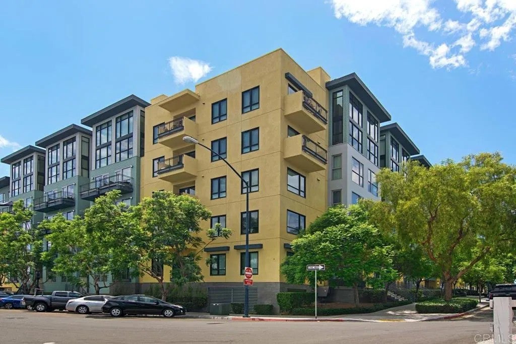 889 Date Street 324
