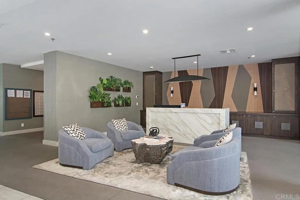 889 Date Street 324