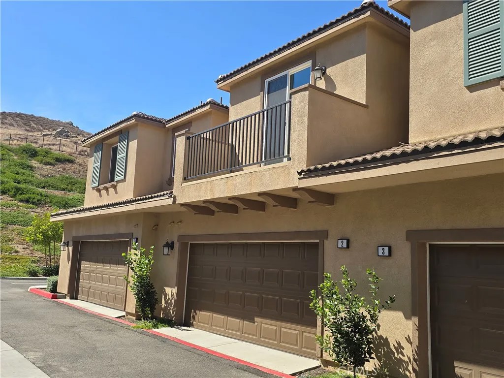 16048 Lasselle Street A-10