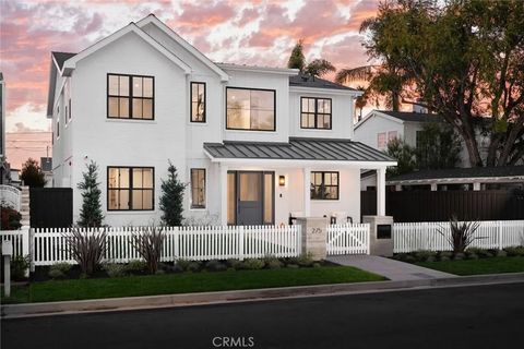 Photo of 275 Walnut St, Costa Mesa, CA 92627 (MLS # NP25233421)