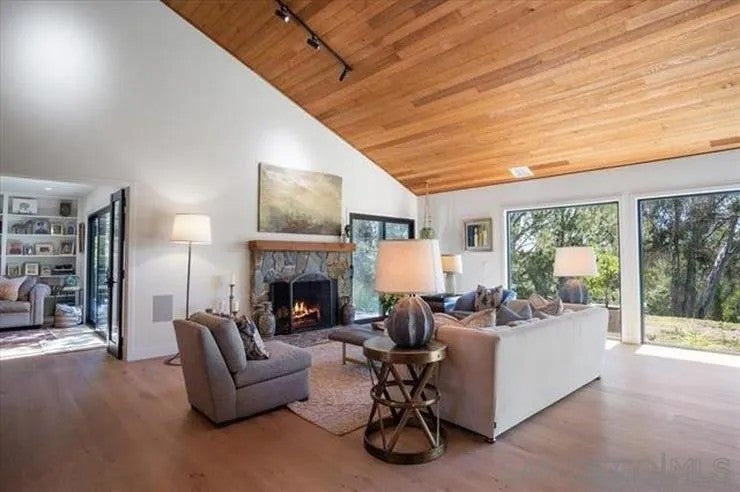 4905 EL ARCO IRIS