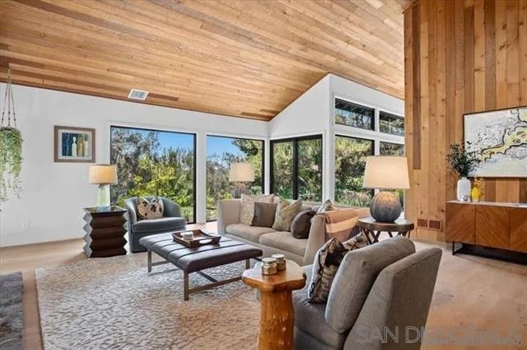 Photo of 4905 el Arco Iris, Rancho Santa Fe, CA 92067 (MLS # 260020857)