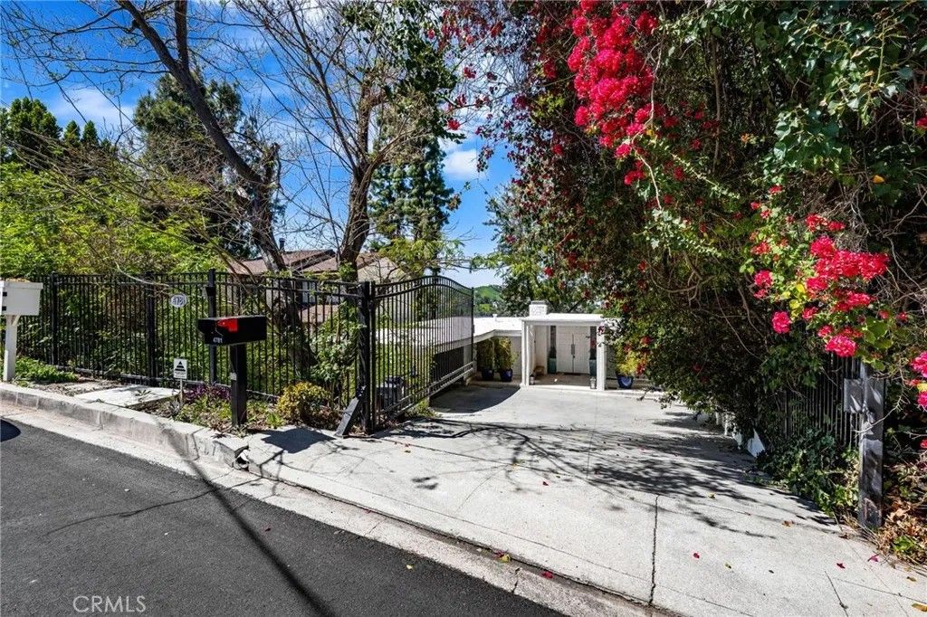 Photo of 4781 Galendo Street, Woodland Hills, CA 91364 (MLS # WS26091246)