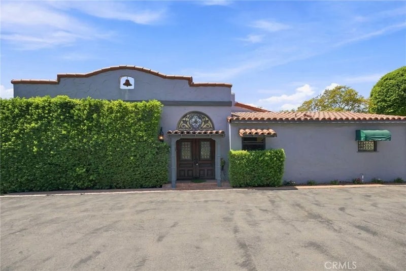 1324 E Chapman