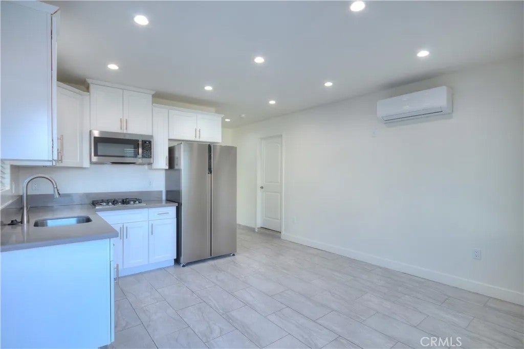Photo of 14604 Cohasset Street, Van Nuys, CA 91405 (MLS # GD26230221)