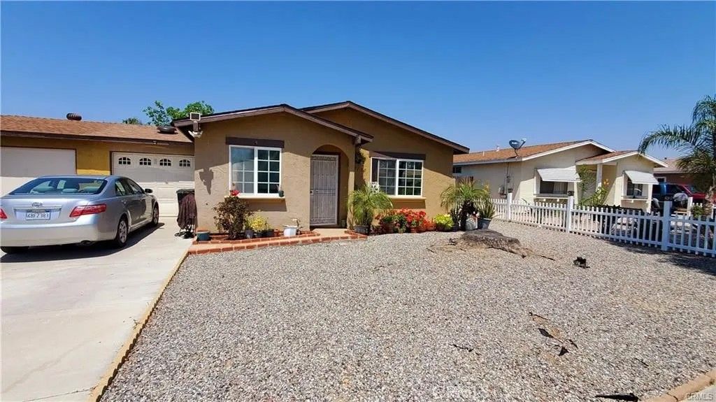 Photo of 2130 Avenida Estrada, Hemet, CA 92545 (MLS # SR26106779)
