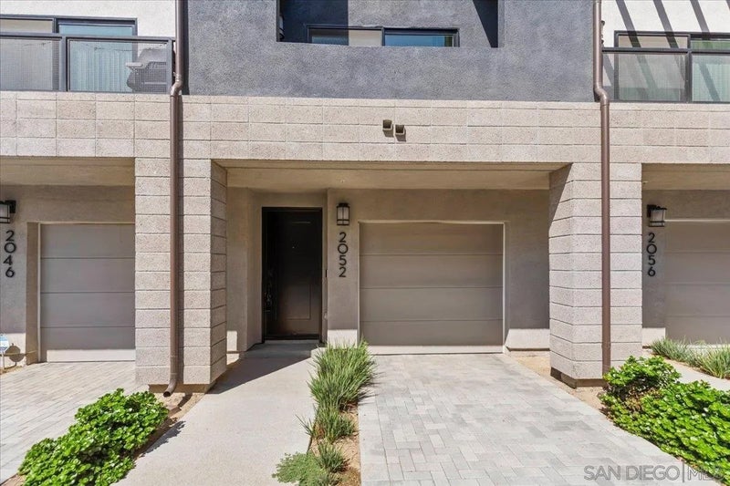 2052 Vela Ln