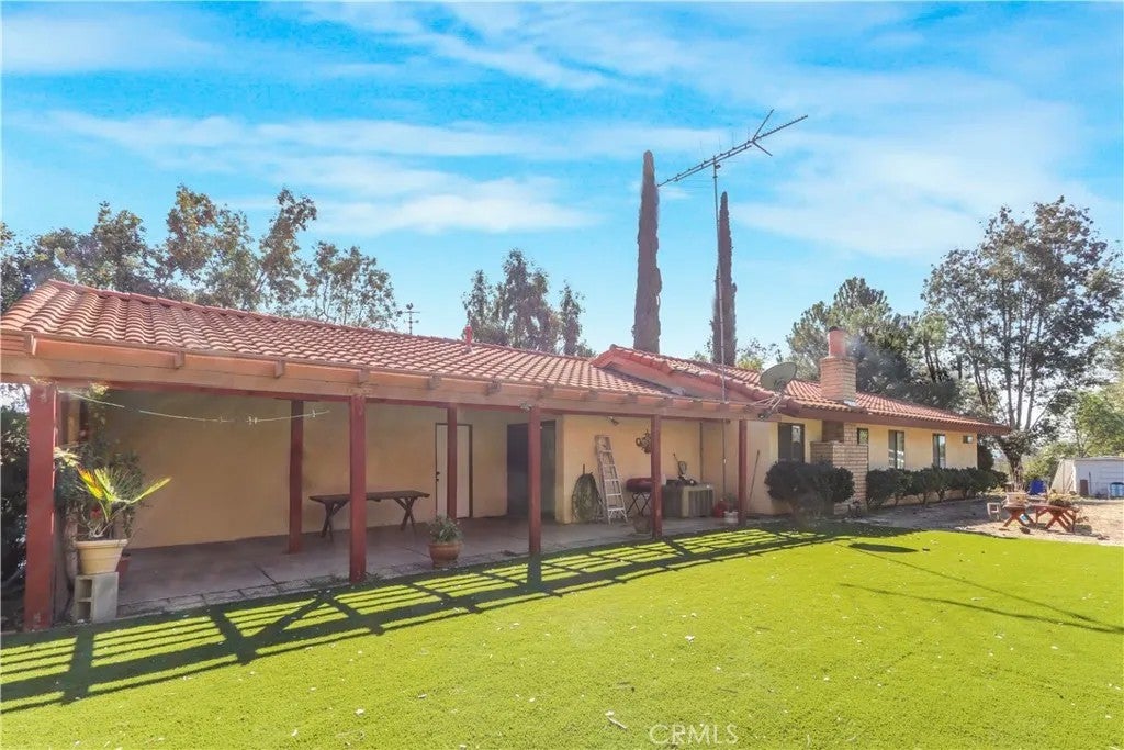 Photo of 41280 De Portola Rd, Temecula, CA 92592 (MLS # TR26020753)