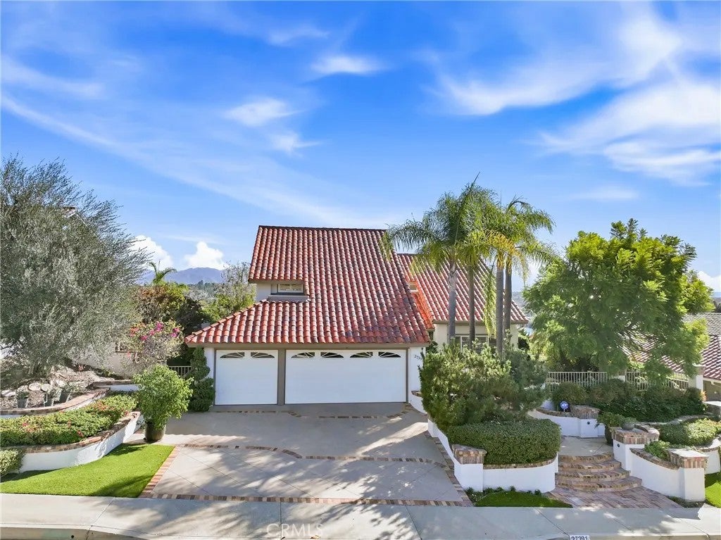 Photo of 27391 Valderas, Mission Viejo, CA 92691 (MLS # OC26228770)