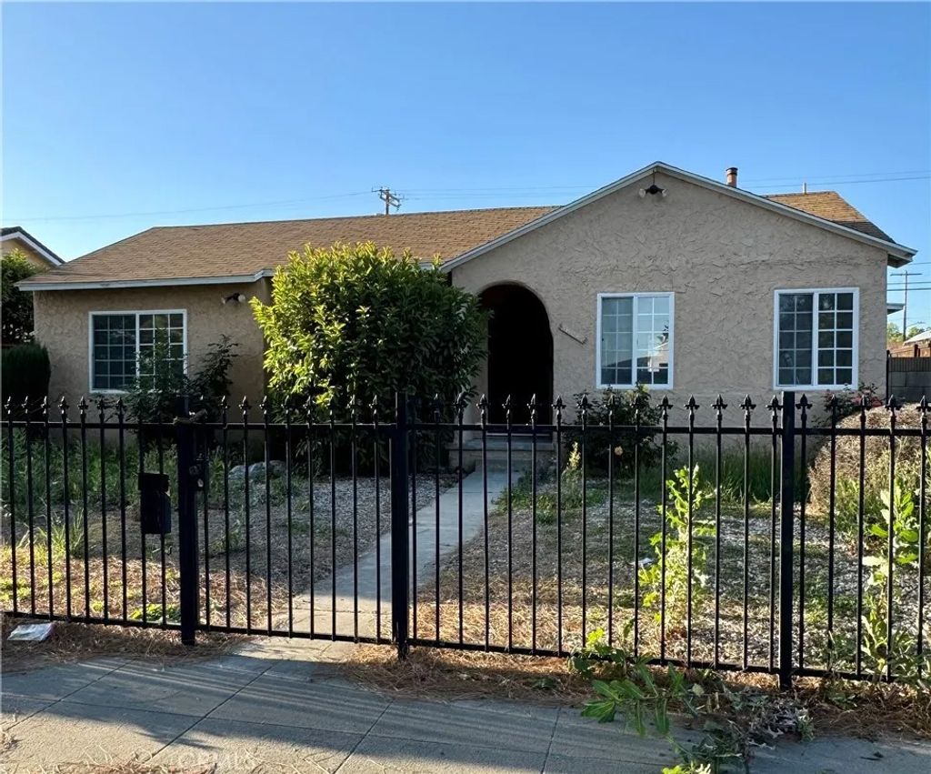 Photo of 16041 Devonshire St, Granada Hills, CA 91344 (MLS # SR26091973)