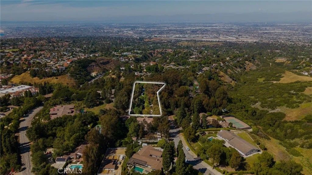 Photo of 16 Johns Canyon, Rolling Hills, CA 90274 (MLS # SB26088969)