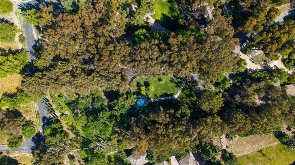 Photo of 16 Johns Canyon, Rolling Hills, CA 90274 (MLS # SB26088969)