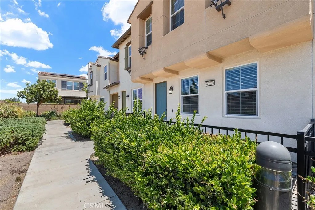 40203 Calle Real