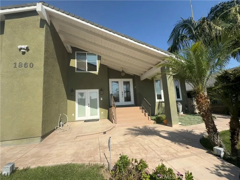 1860 Claudia Ave.