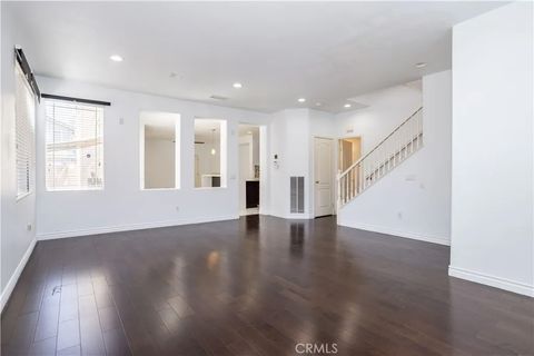 Tiny photo for 2547 Canterbury Lane, Simi Valley, CA 93063 (MLS # SR25251912)