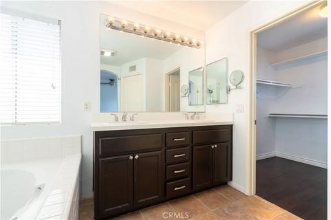 Tiny photo for 2547 Canterbury Lane, Simi Valley, CA 93063 (MLS # SR25251912)