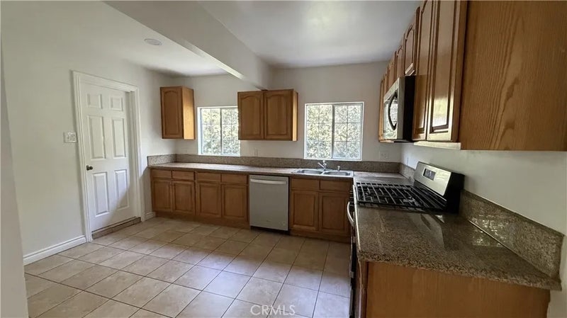 2211 S Sycamore