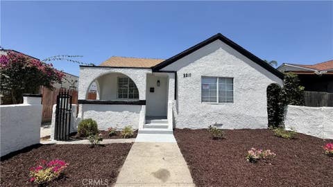 Photo of 2211 S Sycamore AVE, Los Angeles, CA 90016 (MLS # IV26163606)