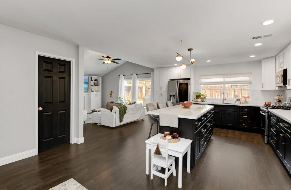 Photo of 2148 Pueblo Glen, Escondido, CA 92027 (MLS # 260024909)