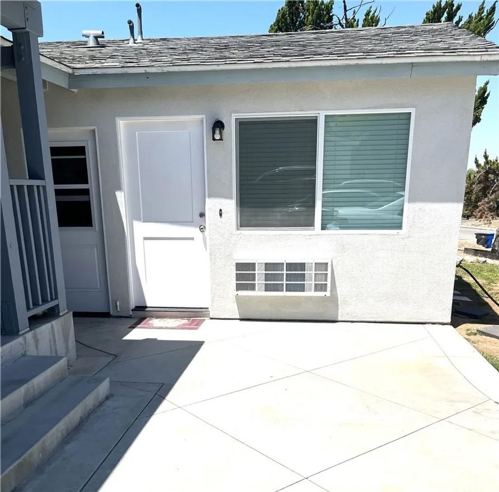 Photo of 470 Highlander DR, Riverside, CA 92507 (MLS # OC26117537)