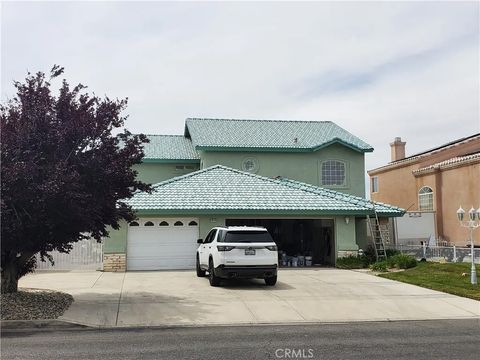 Photo of 18064 Mariner Dr, Victorville, CA 92395 (MLS # IG26080704)