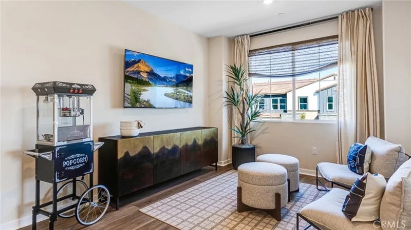2845 E Amberley Privado