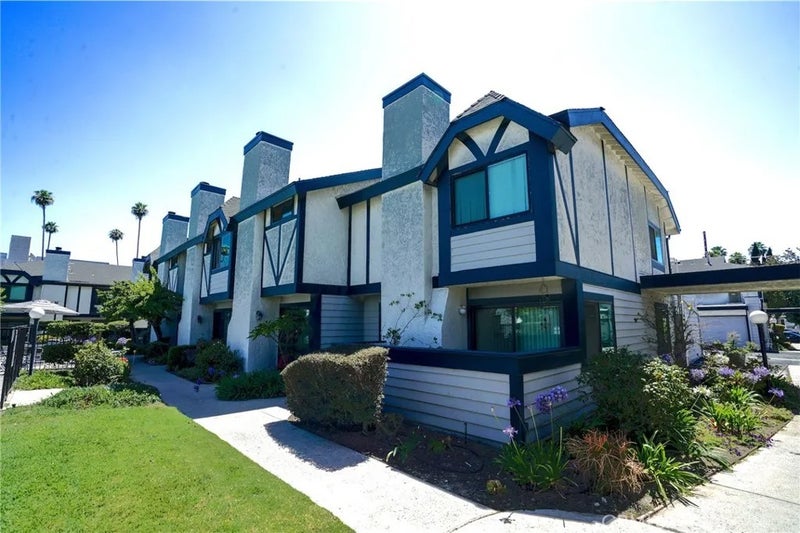 19231 Sherman Way 25