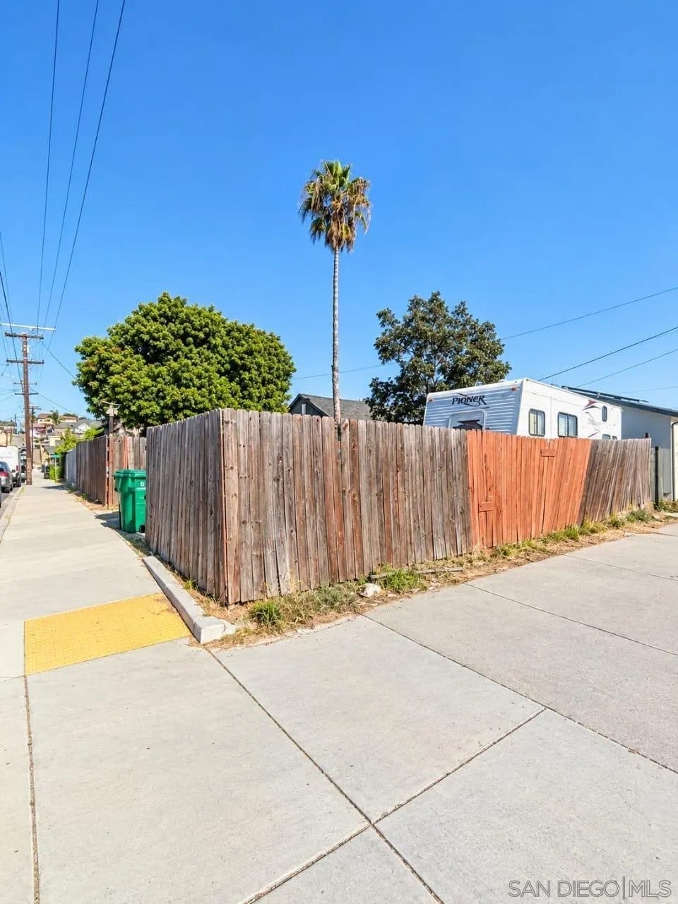 304 Milbrae St