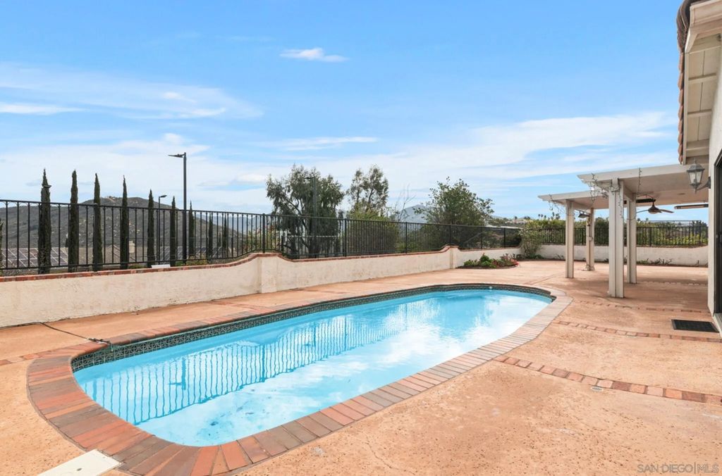 Photo of 18192 Calle Estepona, San Diego, CA 92128 (MLS # 260005496)